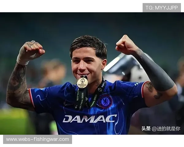 吉鲁当选里尔欧联最佳球员，攻防贡献突出